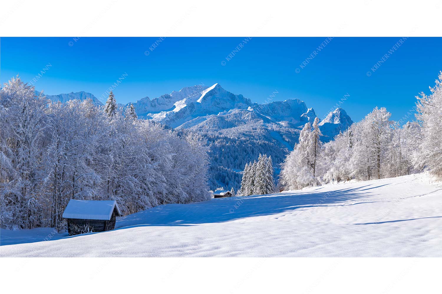 Winter im Werdenfels – Seitenverhältnis 2:1 — Alpspitze Zugspitze und Waxenstein Winterlandschaft am Höfle mit Blick zum Zugspitzmassiv im Wetterstein