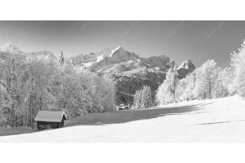 Winterlandschaft am Höfle mit Blick zum Zugspitzmassiv im Wetterstein - Winter im Werdenfels - Seitenverhältnis 2:1 - Alpspitze Zugspitze und Waxenstein - weitere Infos unter https://www.kriner-weiermann.de