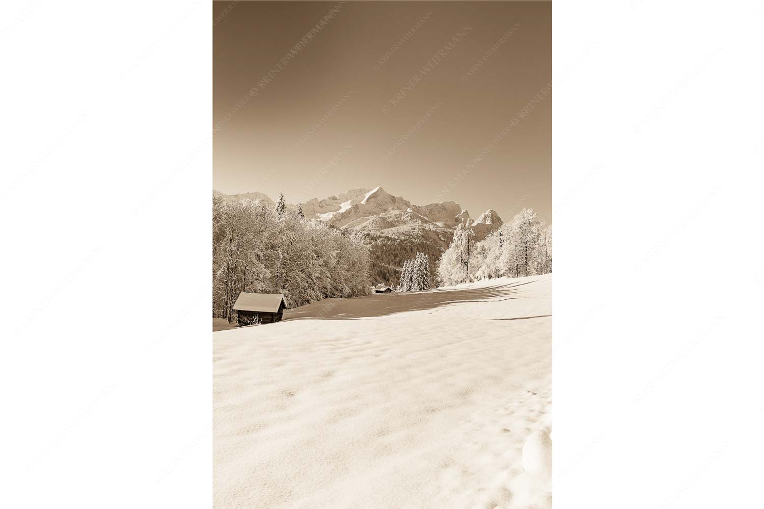 Winter im Werdenfels – Seitenverhältnis 2:3 — Alpspitze Zugspitze und Waxenstein Winterlandschaft am Höfle mit Blick zum Zugspitzmassiv im Wetterstein