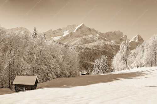 Winterlandschaft am Höfle mit Blick zum Zugspitzmassiv im Wetterstein - Winter im Werdenfels - Seitenverhältnis 3:2 - Alpspitze Zugspitze und Waxenstein - weitere Infos unter https://www.kriner-weiermann.de