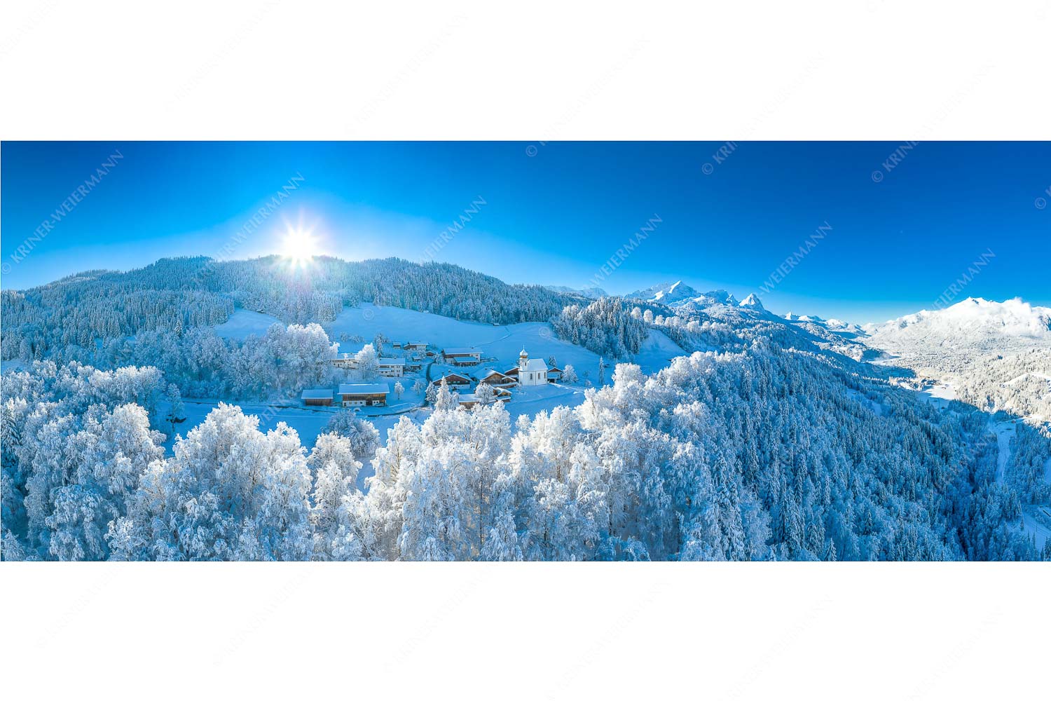 Winterliches Wamberg – Seitenverhältnis 2,5:1 — Wetterstein und Zugspitzmassiv Blick über die Ortschaft Wamberg zum Zugspitzmassiv im Wetterstein
