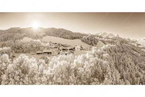 Blick über die Ortschaft Wamberg zum Zugspitzmassiv im Wetterstein - Winterliches Wamberg - Seitenverhältnis 2:1 - Wetterstein und Zugspitzmassiv - weitere Infos unter https://www.kriner-weiermann.de