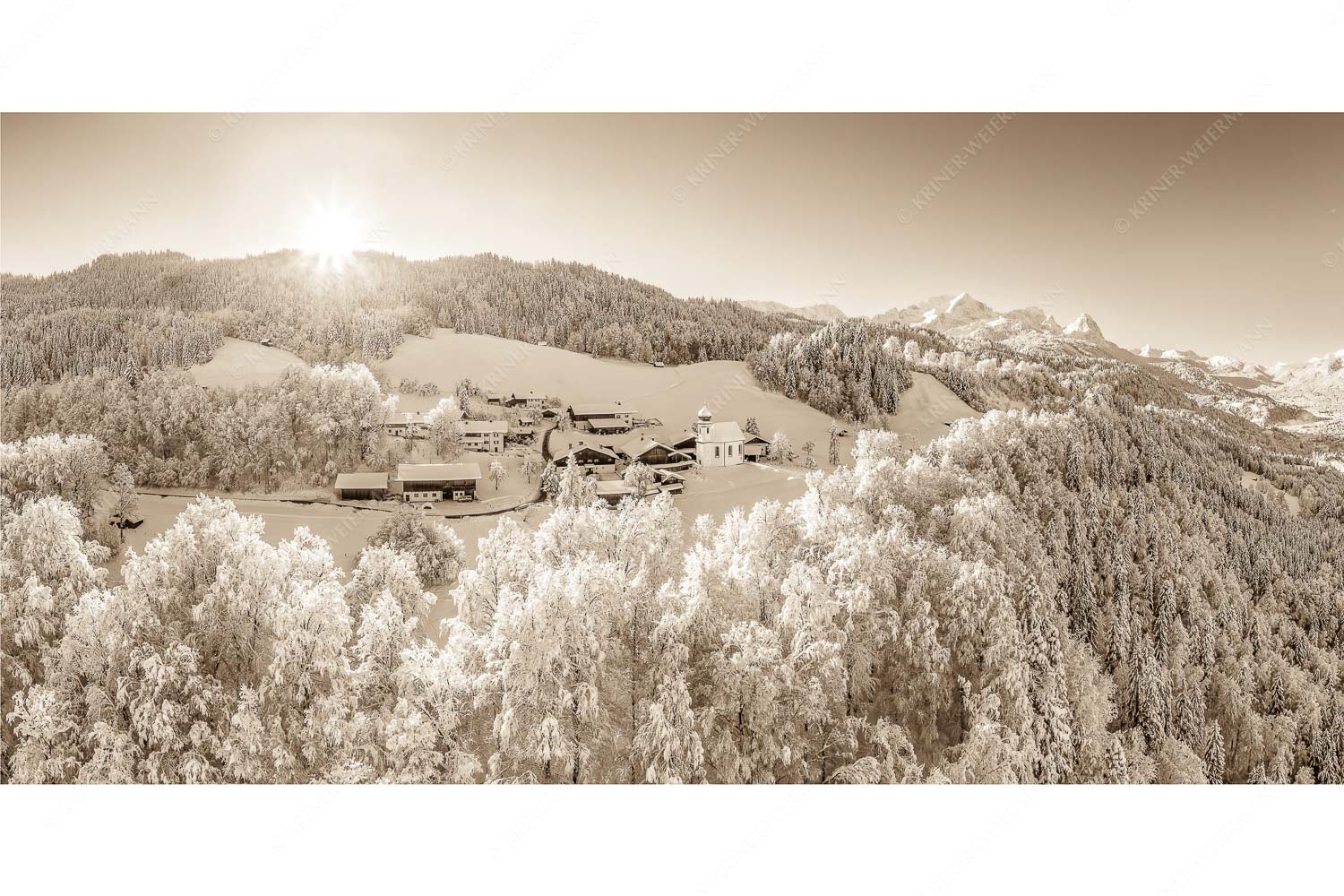 Winterliches Wamberg – Seitenverhältnis 2:1 — Wetterstein und Zugspitzmassiv Blick über die Ortschaft Wamberg zum Zugspitzmassiv im Wetterstein