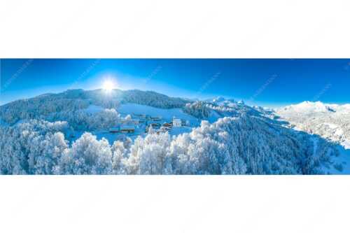 Blick über die Ortschaft Wamberg zum Zugspitzmassiv im Wetterstein - Winterliches Wamberg - Seitenverhältnis 3:1 - Wetterstein und Zugspitzmassiv - weitere Infos unter https://www.kriner-weiermann.de