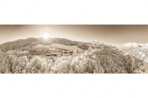 Blick über die Ortschaft Wamberg zum Zugspitzmassiv im Wetterstein - Winterliches Wamberg - Seitenverhältnis 3:1 - Wetterstein und Zugspitzmassiv - weitere Infos unter https://www.kriner-weiermann.de