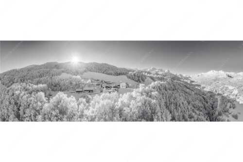 Blick über die Ortschaft Wamberg zum Zugspitzmassiv im Wetterstein - Winterliches Wamberg - Seitenverhältnis 3:1 - Wetterstein und Zugspitzmassiv - weitere Infos unter https://www.kriner-weiermann.de