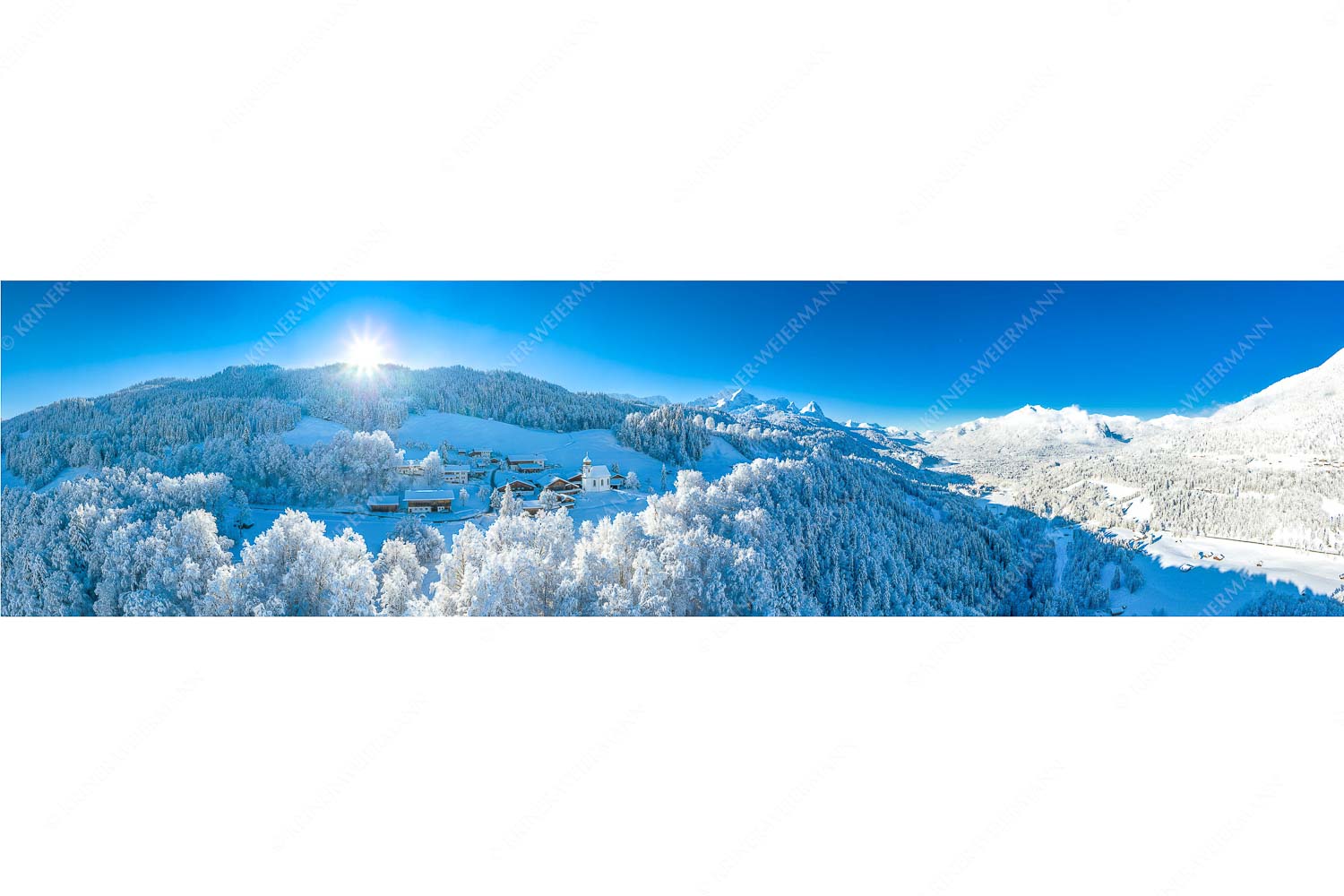 Winterliches Wamberg – Seitenverhältnis 4:1 — Wetterstein und Zugspitzmassiv Blick über die Ortschaft Wamberg zum Zugspitzmassiv im Wetterstein