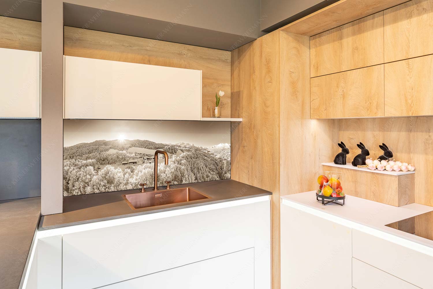 Winterliches Wamberg – Größe ca. 150x60cm, Seitenverhältnis 2,5:1 — Wetterstein und Zugspitzmassiv Blick über die Ortschaft Wamberg zum Zugspitzmassiv im Wetterstein - Winterliches Wamberg - Größe ca. 150x60cm, Seitenverhältnis 2,5:1 - Wetterstein und Zugspitzmassiv - weitere Infos unter https://www.kriner-weiermann.de