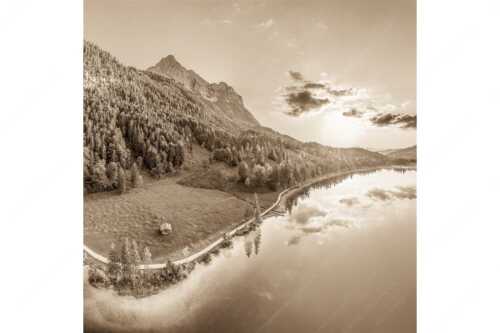 Blick über den Ferchensee zum Sonnenuntergang am Wettersteingebirge - Wohltuend - Seitenverhältnis 1:1 - Ferchensee mit Wetterstein - weitere Infos unter https://www.kriner-weiermann.de
