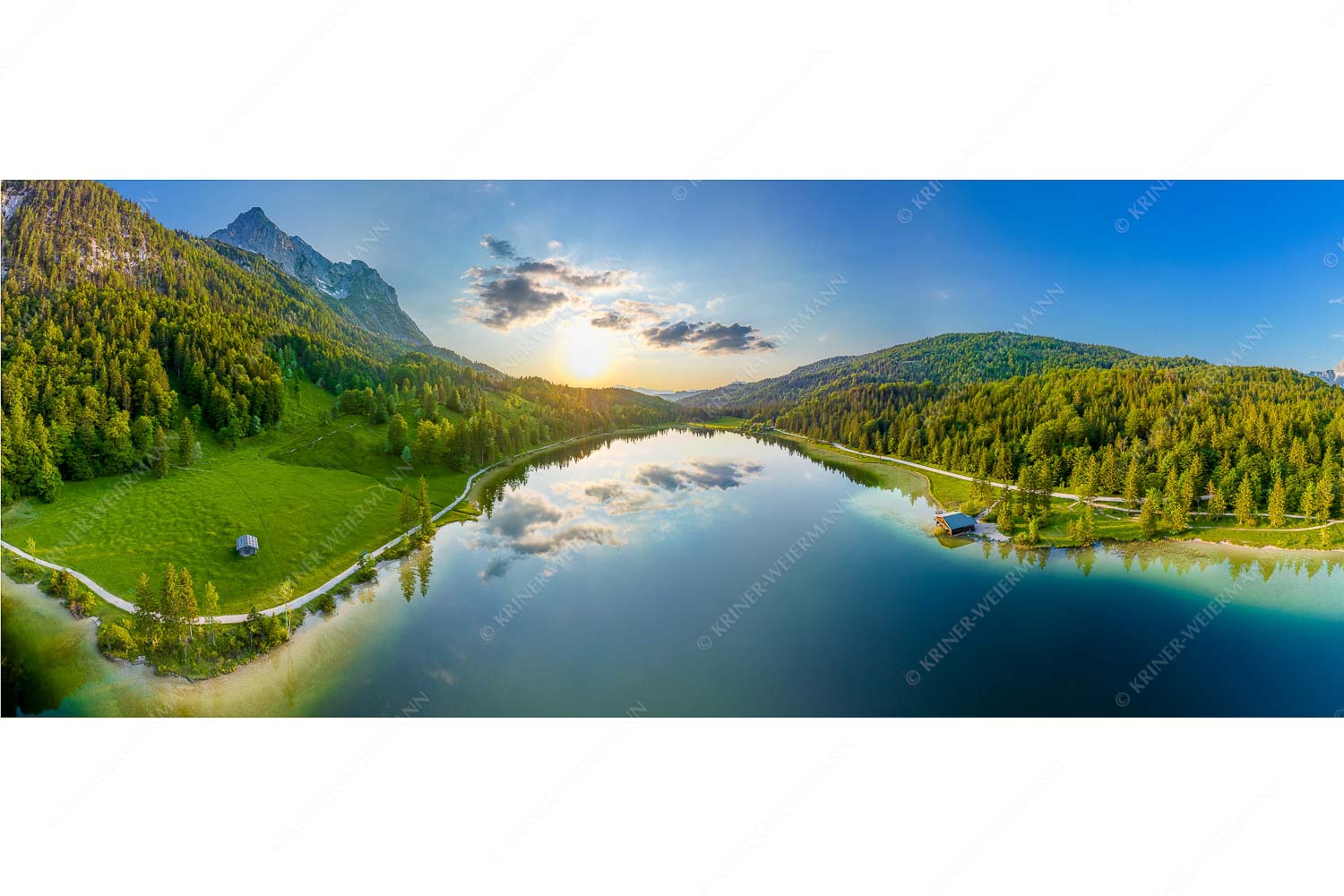 Blick über den Ferchensee zum Sonnenuntergang am Wettersteingebirge