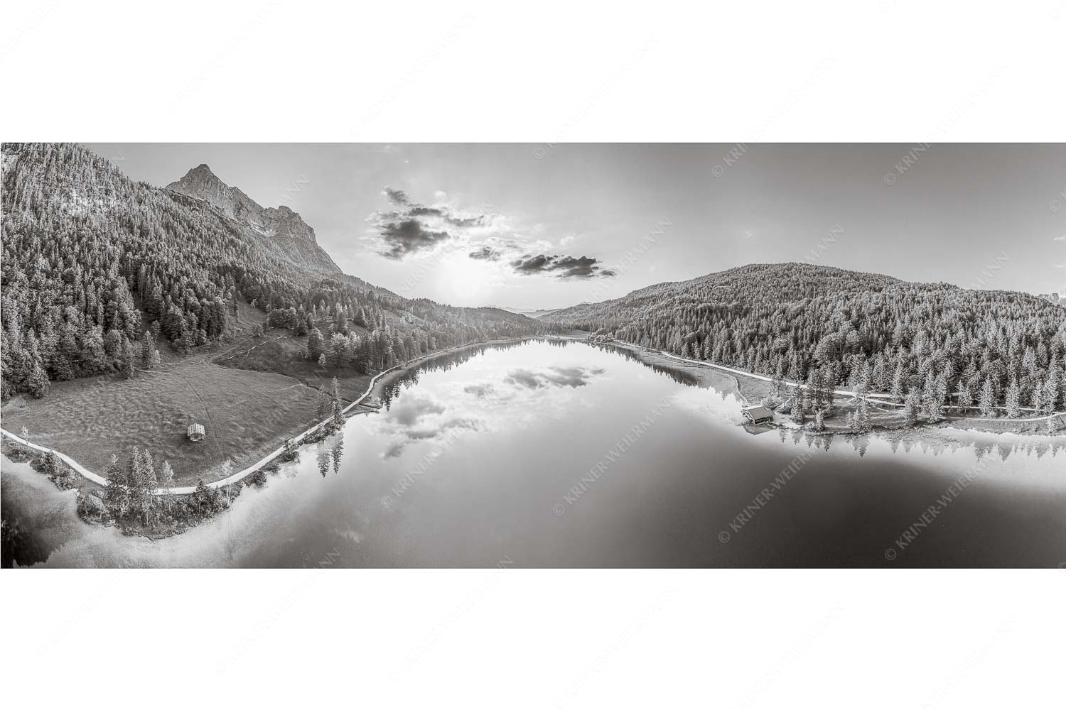 Wohltuend – Seitenverhältnis 2,5:1 — Ferchensee mit Wetterstein Blick über den Ferchensee zum Sonnenuntergang am Wettersteingebirge