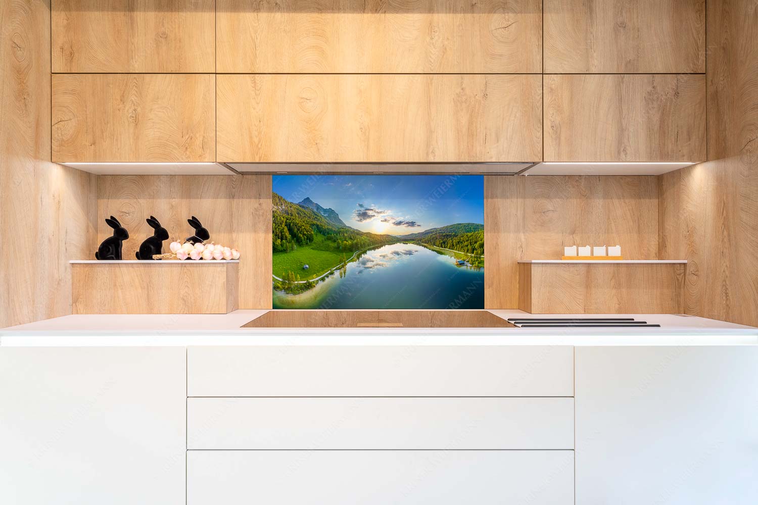 Wohltuend – Größe ca. 90x60cm, Seitenverhältnis 3:2 — Ferchensee mit Wetterstein Blick über den Ferchensee zum Sonnenuntergang am Wettersteingebirge - Wohltuend - Größe ca. 90x60cm, Seitenverhältnis 3:2 - Ferchensee mit Wetterstein - weitere Infos unter https://www.kriner-weiermann.de