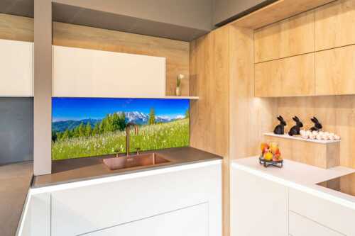 Blick über saftige Blumenwiese zum Wettersteingebirge - Wollgras Wiesn - Größe ca. 150x60cm, Seitenverhältnis 2,5:1 - Blumenwiese mit Wetterstein - weitere Infos unter https://www.kriner-weiermann.de