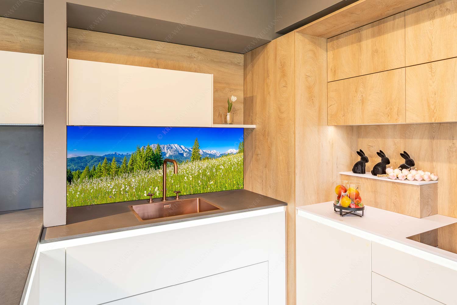 Blick über saftige Blumenwiese zum Wettersteingebirge - Wollgras Wiesn - Größe ca. 150x60cm, Seitenverhältnis 2,5:1 - Blumenwiese mit Wetterstein - weitere Infos unter https://www.kriner-weiermann.de