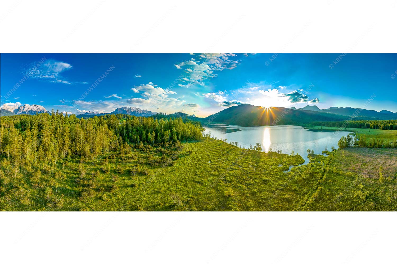 Blick über den Barmsee zum Sonnenuntergang am Estergebirge - Wunderbare Landschaften - Seitenverhältnis 2,5:1 - Barmsee - weitere Infos unter https://www.kriner-weiermann.de