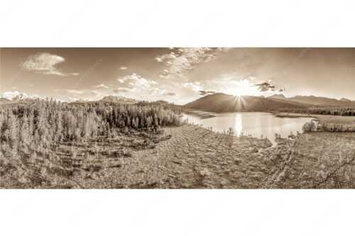 Blick über den Barmsee zum Sonnenuntergang am Estergebirge - Wunderbare Landschaften - Seitenverhältnis 2,5:1 - Barmsee - weitere Infos unter https://www.kriner-weiermann.de