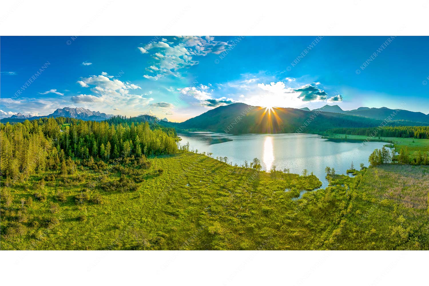 Wunderbare Landschaften – Seitenverhältnis 2:1 — Barmsee Blick über den Barmsee zum Sonnenuntergang am Estergebirge