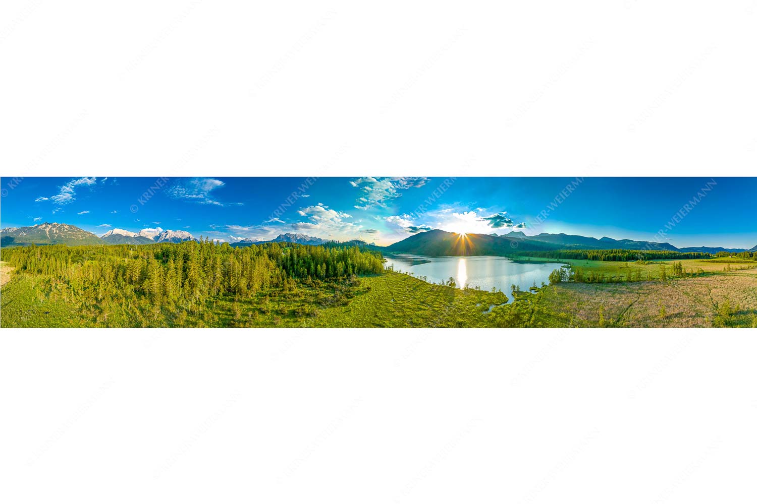 Blick über den Barmsee zum Sonnenuntergang am Estergebirge