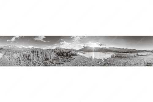 Blick über den Barmsee zum Sonnenuntergang am Estergebirge - Wunderbare Landschaften - Seitenverhältnis 5:1 - Barmsee - weitere Infos unter https://www.kriner-weiermann.de