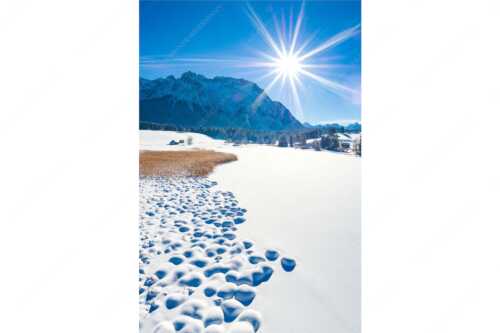 Blick über den Schmalensee zum Karwendelgebirge - Zuckerguss - Seitenverhältnis 2:3 - Winter und Schnee am Schmalensee mit Karwendel - weitere Infos unter https://www.kriner-weiermann.de