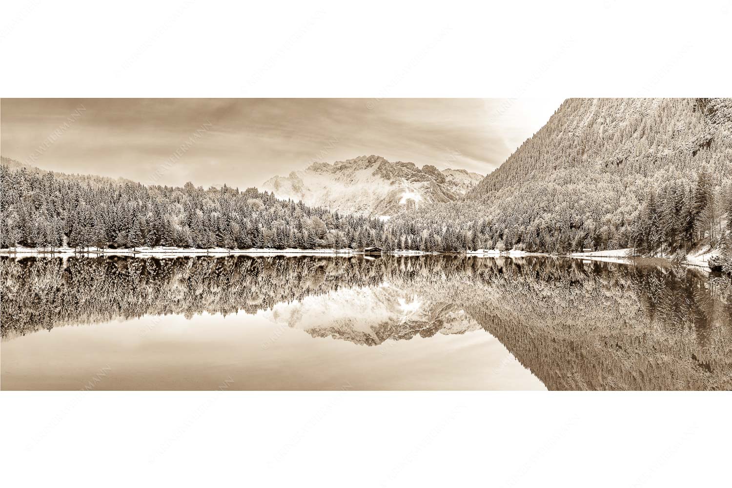 Zuckerspiegel – Seitenverhältnis 2,5:1 — Ferchensee und Karwendel Das Karwendelgebirge spiegelt sich im Ferchensee
