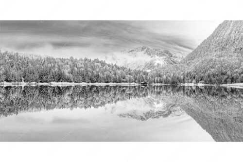 Das Karwendelgebirge spiegelt sich im Ferchensee - Zuckerspiegel - Seitenverhältnis 2:1 - Ferchensee und Karwendel - weitere Infos unter https://www.kriner-weiermann.de