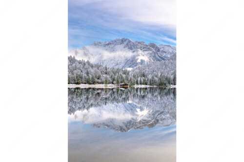 Das Karwendelgebirge spiegelt sich im Ferchensee - Zuckerspiegel - Seitenverhältnis 2:3 - Ferchensee und Karwendel - weitere Infos unter https://www.kriner-weiermann.de