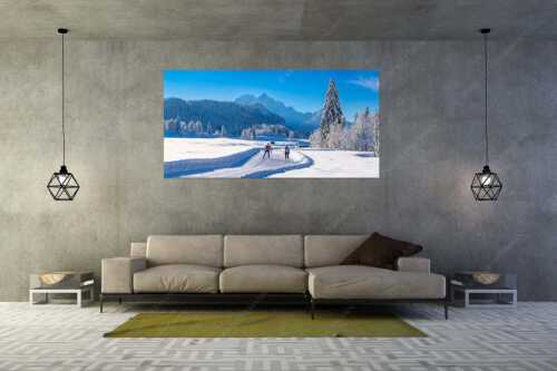 Zwei Langläufer genießen die perfekten Schneeverhältnisse im Elmauer Tal - Zwei Stile - ein Ziel - Größe ca. 200x100cm, Seitenverhältnis 2:1 - Langlaufen in Elmau - weitere Infos unter https://www.kriner-weiermann.de