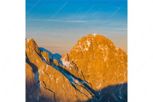 Vollmondaufgang zwischen der Westlichen- und Östlichen Öfelekopfspitze im Wetterstein - Zwischen den Öfelen - Seitenverhältnis 1:1 - Öfelekopfspitzen im Wetterstein - weitere Infos unter https://www.kriner-weiermann.de