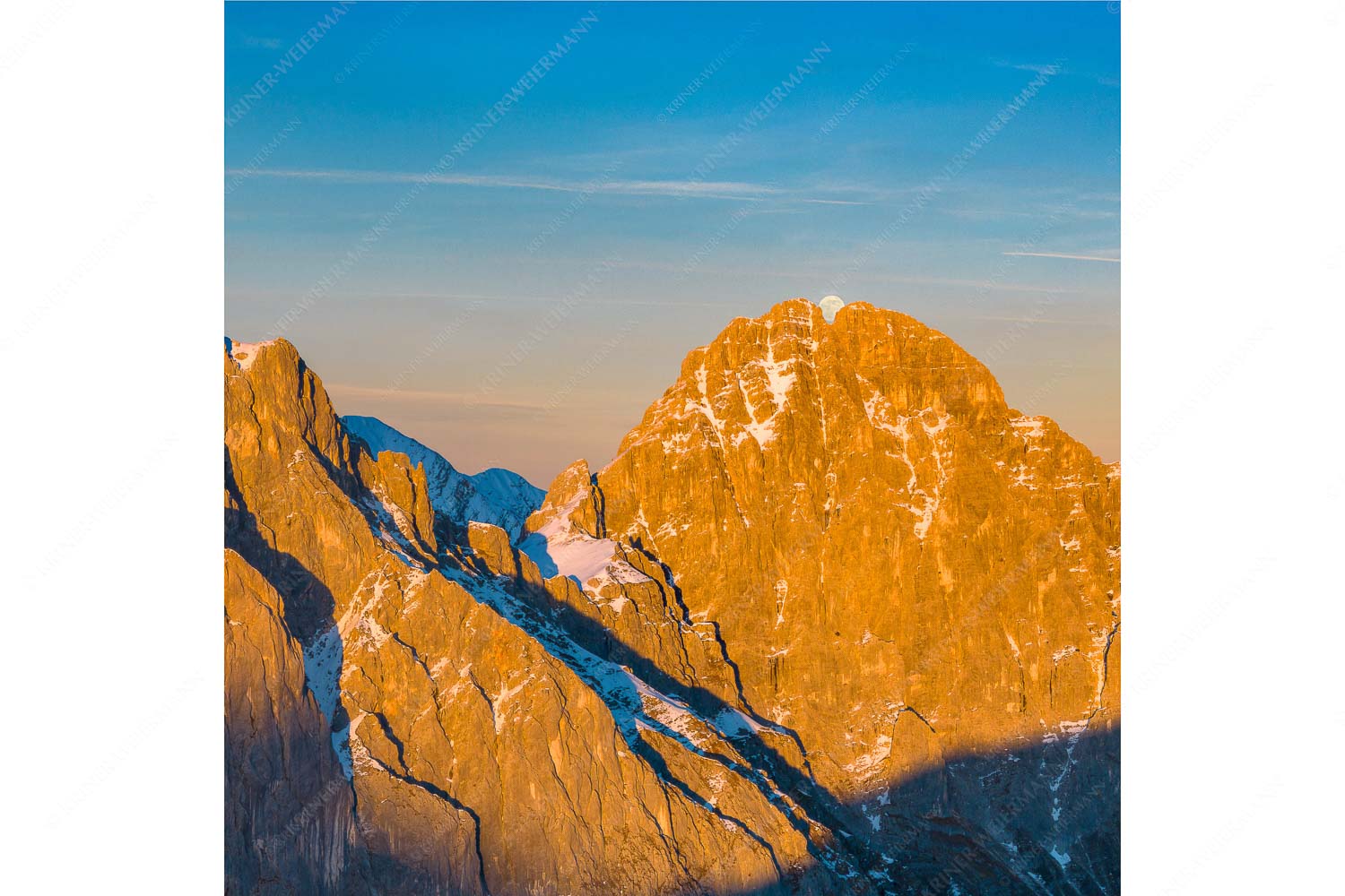 Zwischen den Öfelen – Seitenverhältnis 1:1 — Öfelekopfspitzen im Wetterstein Vollmondaufgang zwischen der Westlichen- und Östlichen Öfelekopfspitze im Wetterstein
