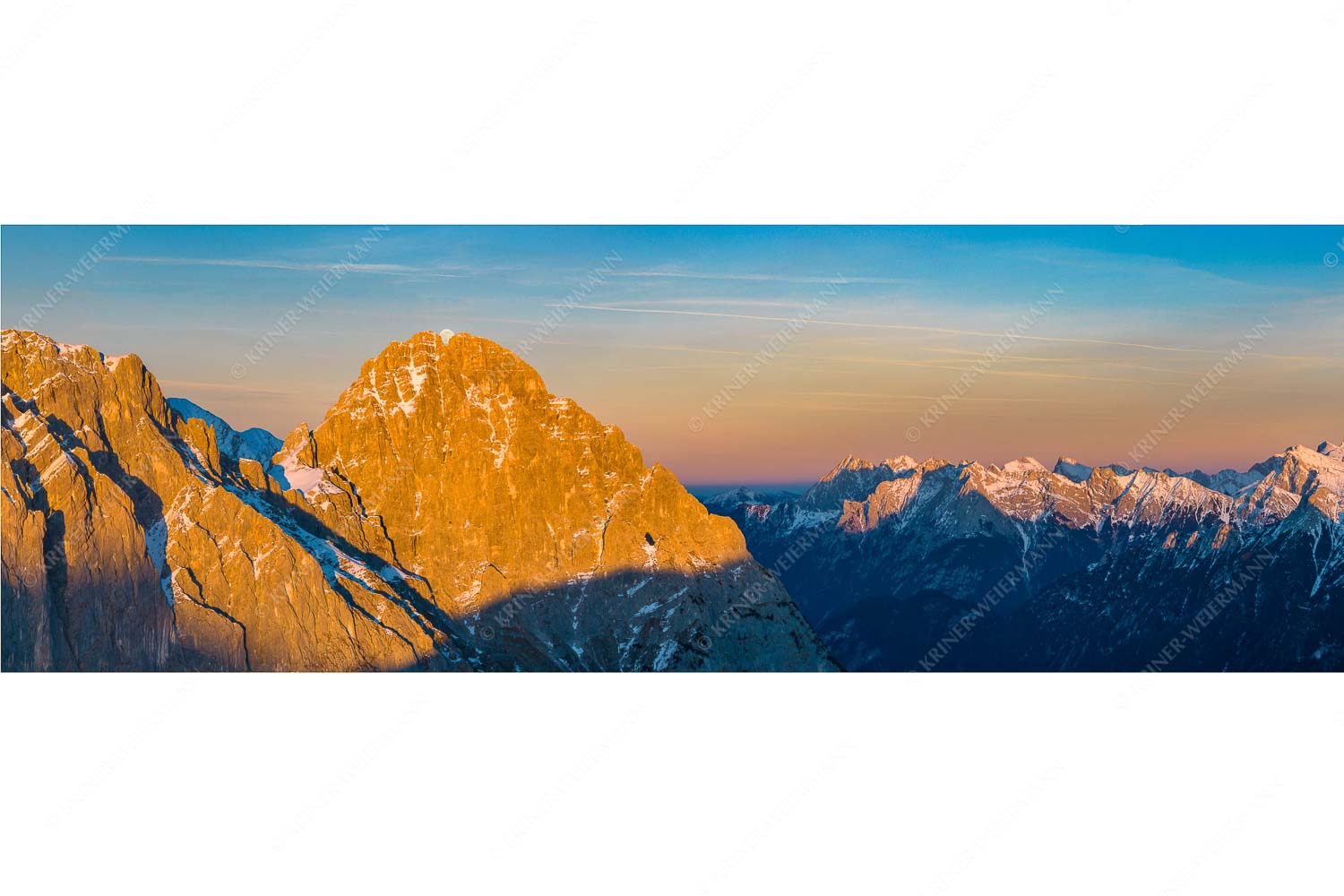 Vollmondaufgang zwischen der Westlichen- und Östlichen Öfelekopfspitze im Wetterstein