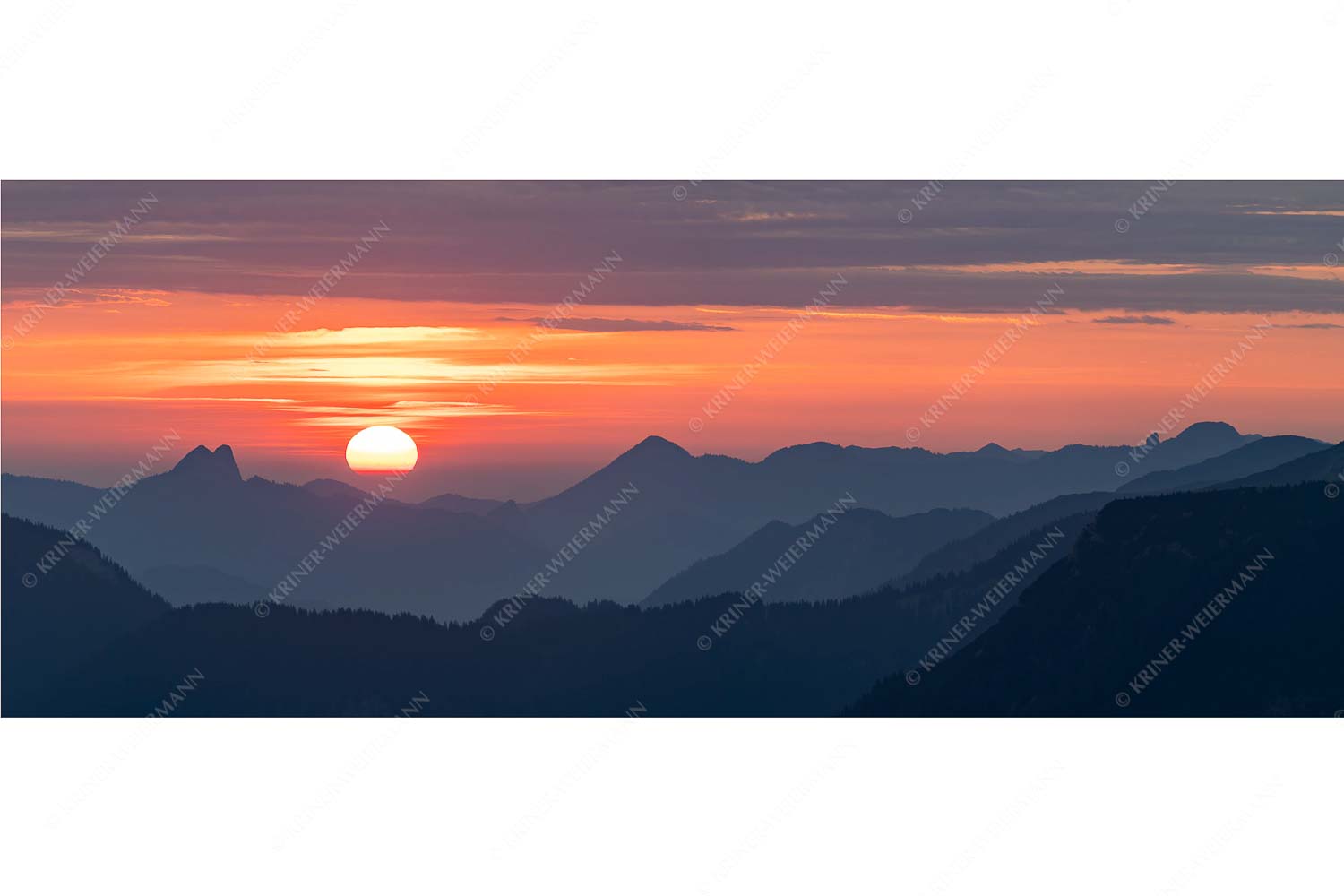 Feuerball – Seitenverhältnis 2,5:1 — Sonnenaufgang mit Ross- und Buchstein Herrlicher Sonnenaufgang über den Bayerischen Voralpen