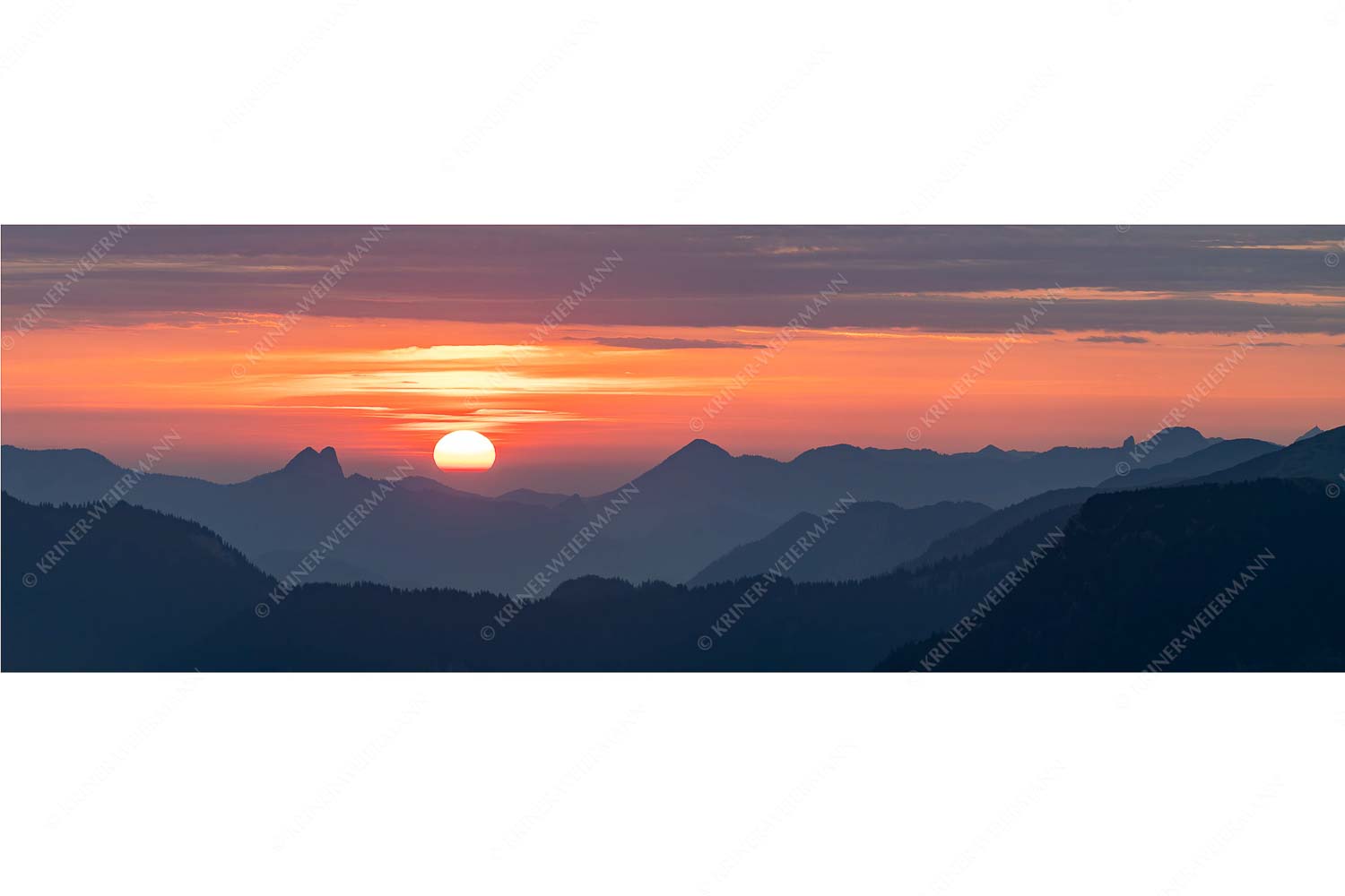 Herrlicher Sonnenaufgang über den Bayerischen Voralpen