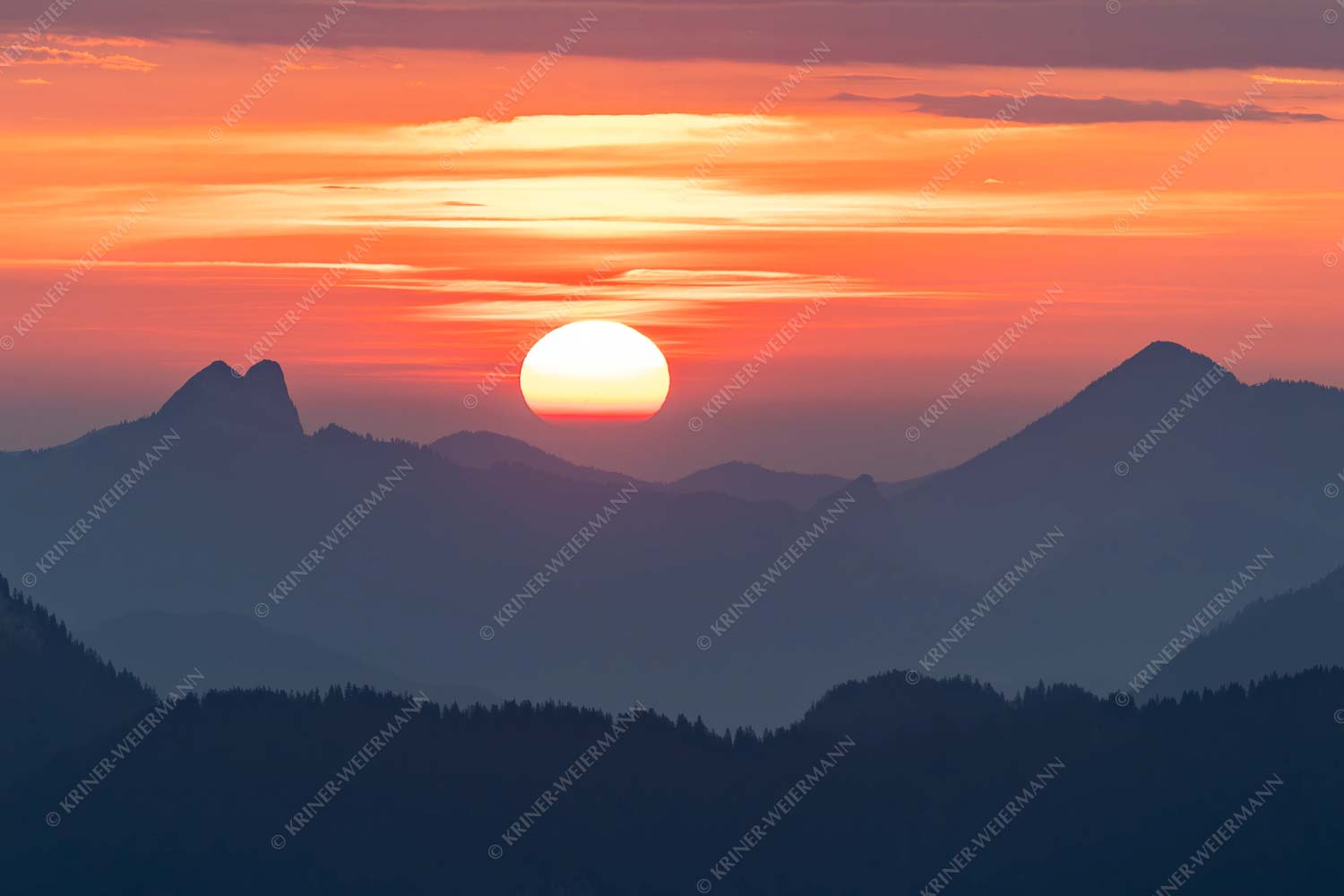 Feuerball – Seitenverhältnis 3:2 — Sonnenaufgang mit Ross- und Buchstein Herrlicher Sonnenaufgang über den Bayerischen Voralpen