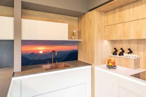Herrlicher Sonnenaufgang über den  Bayerischen Voralpen - Feuerball - Küchenrückwand - Größe ca. 150x60cm, Seitenverhältnis 2,5:1 - Sonnenaufgang mit Ross- und Buchstein - weitere Infos unter https://www.kriner-weiermann.de
