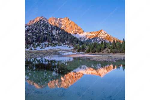 Fönige Morgenstimmung an der Fereineralm zwischen Soiern- und Karwendelgebirge - Klare Kante - Seitenverhältnis 1:1 - Fereineralm im Karwendel - weitere Infos unter https://www.kriner-weiermann.de