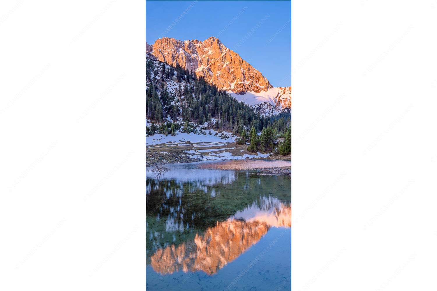 Klare Kante – Seitenverhältnis 1:2 — Fereineralm im Karwendel Fönige Morgenstimmung an der Fereineralm zwischen Soiern- und Karwendelgebirge
