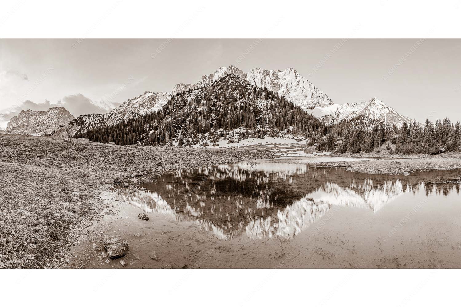 Klare Kante – Seitenverhältnis 2:1 — Fereineralm im Karwendel Fönige Morgenstimmung an der Fereineralm zwischen Soiern- und Karwendelgebirge
