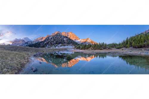 Fönige Morgenstimmung an der Fereineralm zwischen Soiern- und Karwendelgebirge - Klare Kante - Seitenverhältnis 3:1 - Fereineralm im Karwendel - weitere Infos unter https://www.kriner-weiermann.de