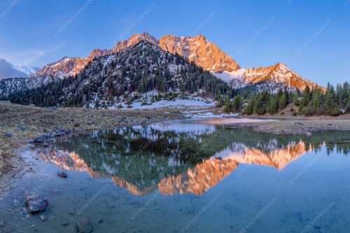 Fönige Morgenstimmung an der Fereineralm zwischen Soiern- und Karwendelgebirge - Klare Kante - Seitenverhältnis 3:2 - Fereineralm im Karwendel - weitere Infos unter https://www.kriner-weiermann.de