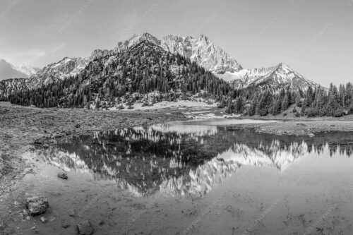 Fönige Morgenstimmung an der Fereineralm zwischen Soiern- und Karwendelgebirge - Klare Kante - Seitenverhältnis 3:2 - Fereineralm im Karwendel - weitere Infos unter https://www.kriner-weiermann.de