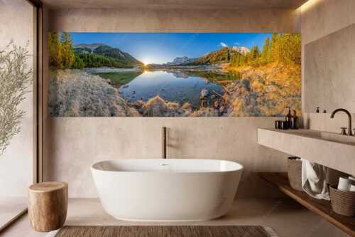 Die ersten Sonnenstrahlen an dem kleinen See bei der Fereineralm - Zeit zum atmen - Wandbild - Größe ca. 300x100cm, Seitenverhältnis 3:1 - Soiern und Karwendel - weitere Infos unter https://www.kriner-weiermann.de