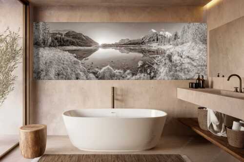 Die ersten Sonnenstrahlen an dem kleinen See bei der Fereineralm - Zeit zum atmen - Wandbild - Größe ca. 300x100cm, Seitenverhältnis 3:1 - Soiern und Karwendel - weitere Infos unter https://www.kriner-weiermann.de