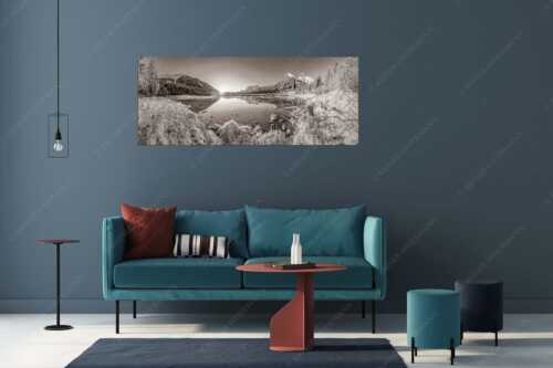 Die ersten Sonnenstrahlen an dem kleinen See bei der Fereineralm - Zeit zum atmen - Wandbild - Größe ca. 175x70cm, Seitenverhältnis 2,5:1 - Soiern und Karwendel - weitere Infos unter https://www.kriner-weiermann.de