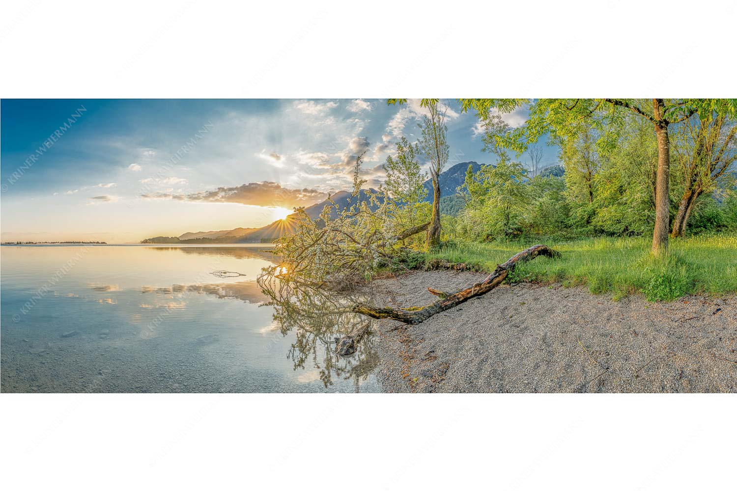 Verspielt – Seitenverhältnis 2,5:1 — Kochelsee mit Jochberg Der Kochelsee bietet viele idyllische Ecken zum innehalten