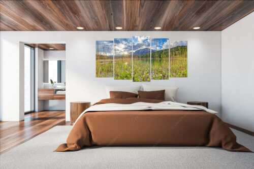 Die zarten Blüten des Fieberklees sind mit die ersten Booten im Frühling - Zartes Wesen - Wandbild - 5er Split, Größe ca. 200x100cm, Seitenverhältnis 2:1 - Lautersee mit Karwendel - weitere Infos unter https://www.kriner-weiermann.de