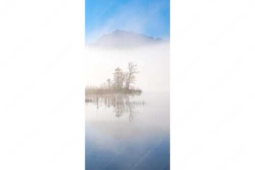 Blick über den Barmsee zum Wörner und Tiefkarspitze im Karwendelgebirge - Zwischen Spiegel und Schleier - Seitenverhältnis 1:2 - Barmsee mit Karwendel - weitere Infos unter https://www.kriner-weiermann.de
