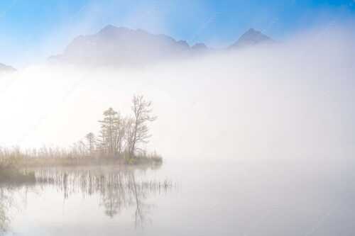 Blick über den Barmsee zum Wörner und Tiefkarspitze im Karwendelgebirge - Zwischen Spiegel und Schleier - Seitenverhältnis 3:2 - Barmsee mit Karwendel - weitere Infos unter https://www.kriner-weiermann.de