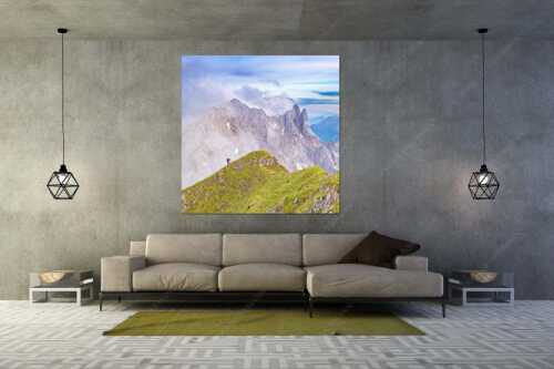 Bergsteigerin auf dem Grat zum Kuhkopf im Karwendelgebirge - Bergauf Bergab - Wandbild - Größe ca. 160x160cm, Seitenverhältnis 1:1 - Karwendel Kuhkopf Grabenkarturm - weitere Infos unter https://www.kriner-weiermann.de