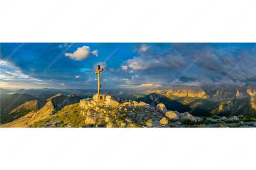 Blick von der Soiernspitze ins Karwendel - Dem Himmel nah - Seitenverhältnis 3:1 - Soiernspitze Gipfelkreuz - weitere Infos unter https://www.kriner-weiermann.de